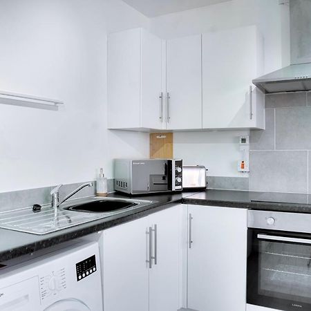 Modern 2 Bedroom Flat - 15 Minutes To Liverpool Birkenhead Luaran gambar