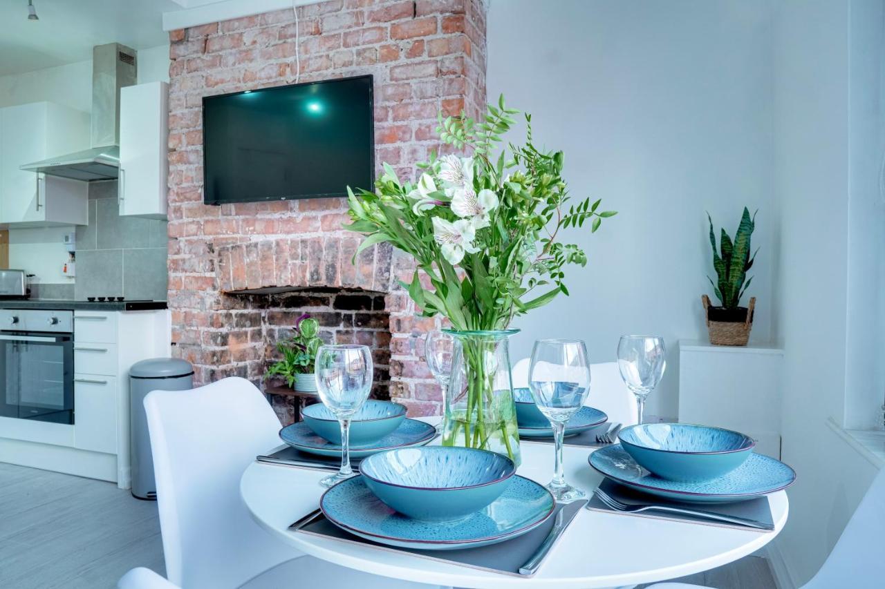 Modern 2 Bedroom Flat - 15 Minutes To Liverpool Birkenhead Luaran gambar