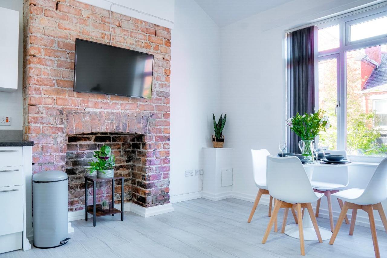 Modern 2 Bedroom Flat - 15 Minutes To Liverpool Birkenhead Luaran gambar